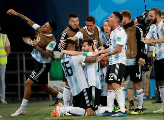 Em jogo sofrido, Messi marca e ressuscita a Argentina na Copa