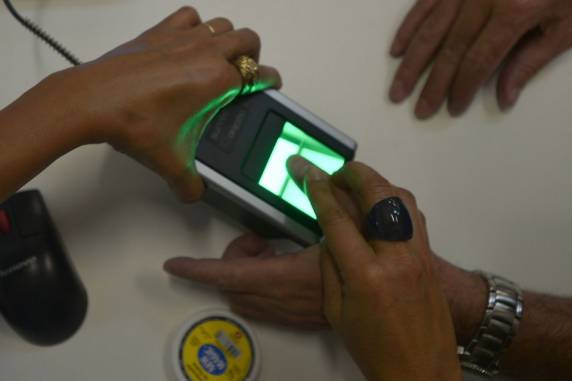 Número de eleitores cadastrados por biometria chega a 69%, diz TSE