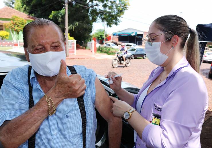 VÍDEO - Idosos acima de 85 anos foram imunizados contra a Covid-19 em Três de Maio