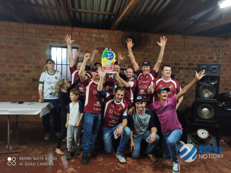 VÍDEO - Três de Maio - Equipe de Esquina Bado vence campeonato de bocha em trio