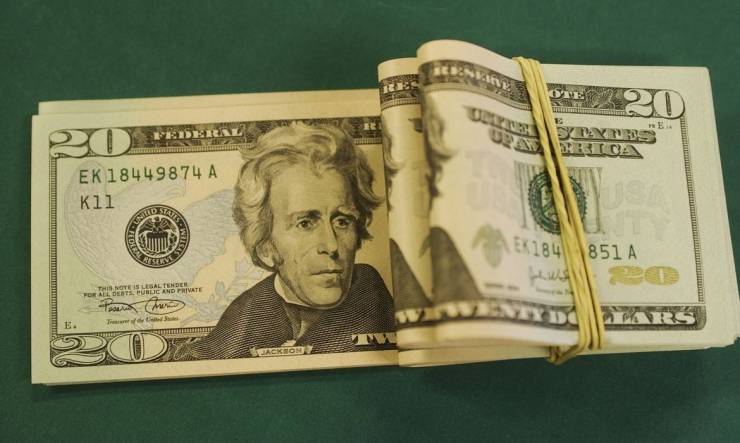 Dólar cai para R$ 5,22 após reunião do Copom