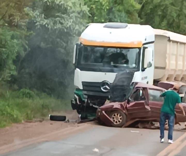 Idosa morre em colisão de veículo com carreta na ERS 344 em Giruá